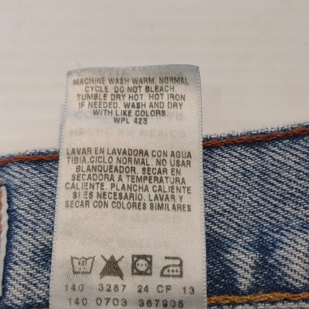 Levi's Men's Signature All Cotton Straight Leg Light Wash Distressed Blue Jeans